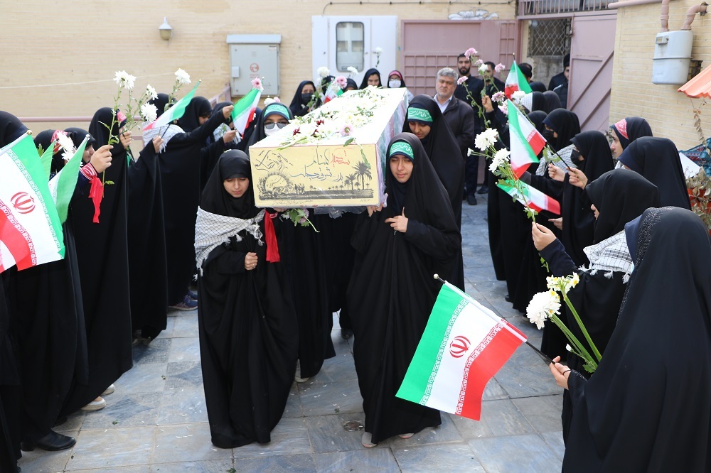 مراسم استقبال از پیکر مطهر شهید گمنام  در دبیرستان صدراي اصفهان