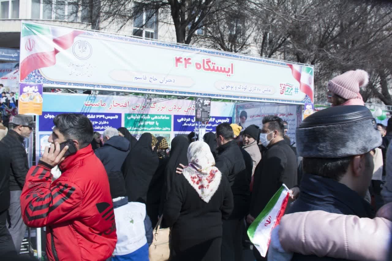 حضور پررنگ اداره کل تبلیغات اسلامی آذربایجان شرقی در راهپیمایی ۲۲ بهمن
