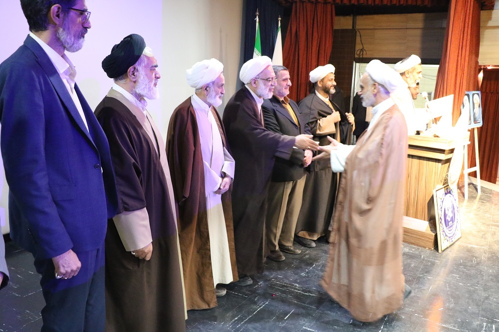 مراسم تجلیل از مبلغین و ائمه جماعات شاخص اصفهان برگزار شد