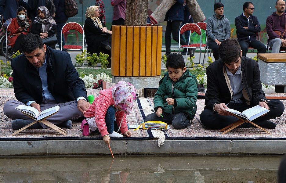 جلوه‌هایی از مراسم جزء خوانی قرآن کریم در چهارباغ اصفهان