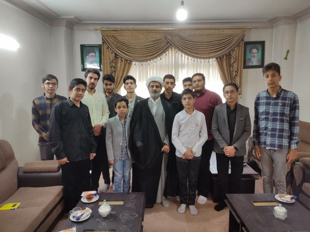 مداحی شغل نیست، عشق است مداحی شغل نیست، عشق است