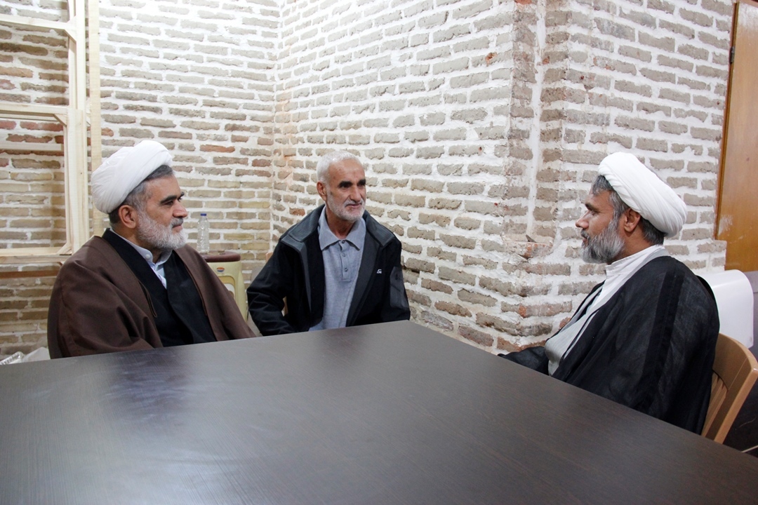 برپایی میز خدمت اداره کل تبلیغات اسلامی استان قزوین در نماز جمعه