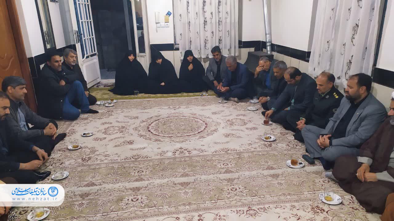 رئیس سازمان تبلیغات اسلامی کلاله با خانواده معظم شهید جهان بیکی دیدار کرد