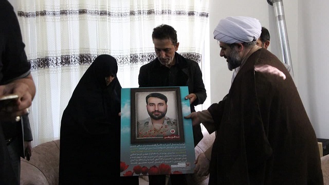 تجلیل مدیر کل تبلیغات اسلامی مازندران از خانواده شهید محسن حسین نیا