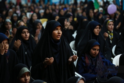 ادای احترام بانوان اصفهانی به سردار شهید حاج قاسم سلیمانی
