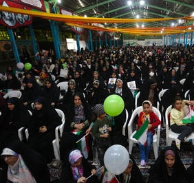 ادای احترام بانوان اصفهانی به سردار شهید حاج قاسم سلیمانی
