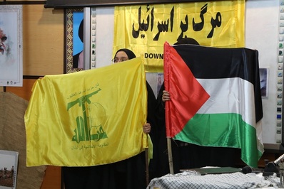 دانش آموزان صدرا ندای مرگ بر اسرائیل سردادند