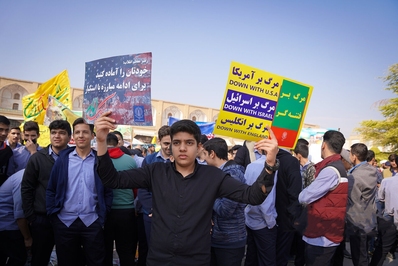 حضور جوانان و نوجوانان اصفهانی در راهپیمایی ۱۳ آبان