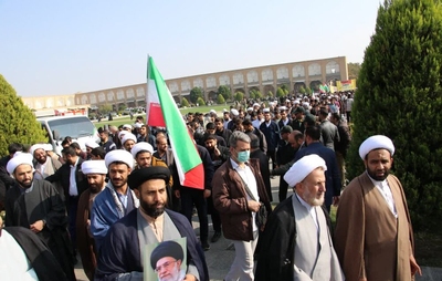 طلاب و روحانیون اصفهانی در راهپیمایی ۱۳ آبان شرکت کردند