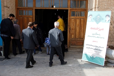 برپایی میز خدمت اداره کل تبلیغات اسلامی استان قزوین در نماز جمعه