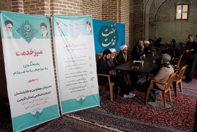 برپایی میز خدمت اداره کل تبلیغات اسلامی استان قزوین در نماز جمعه