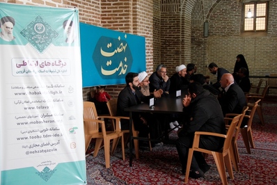 برپایی میز خدمت اداره کل تبلیغات اسلامی استان قزوین در نماز جمعه