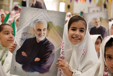 جشن تکلیف ۱۴۰۰ دختر دانش‌آموز در قزوین