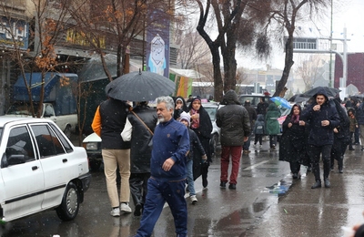 راهپیمایی بزرگ نیمه شعبان زیر بارش برف در اصفهان