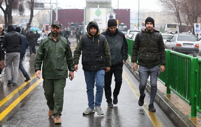 راهپیمایی بزرگ نیمه شعبان زیر بارش برف در اصفهان