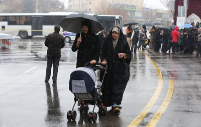 راهپیمایی بزرگ نیمه شعبان زیر بارش برف در اصفهان