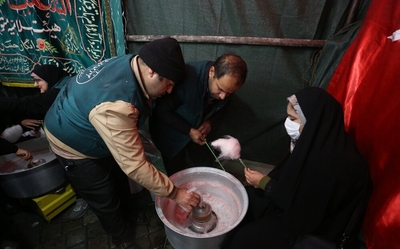 راهپیمایی بزرگ نیمه شعبان زیر بارش برف در اصفهان