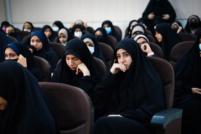امام جمعه اهواز، پاسخگوی سئؤالات دختران مدارس صدرا