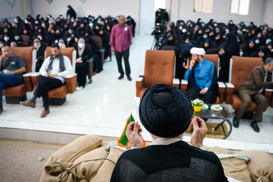 امام جمعه اهواز، پاسخگوی سئؤالات دختران مدارس صدرا