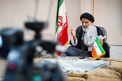امام جمعه اهواز، پاسخگوی سئؤالات دختران مدارس صدرا