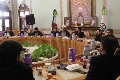 نشست صمیمانه مدیر کل تبلیغات اسلامی اصفهان با مداحان جوان این شهربرگزار شد