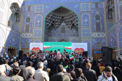 حضور آگاهانه مردم اصفهان در راهپیمایی روز ۲۲ بهمن در میدان امام (ره) برگزار شد
