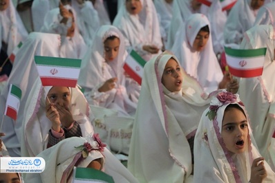 جلوه‌های ویژه همایش دخترانه جشن فرشته‌ها در نماز خانه دانشگاه آزاد اسلامی خوراسگان