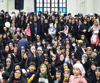 اجتماع بزرگ دختران دهه هشتادی و نودی در سالن گلستان شهدای اصفهان