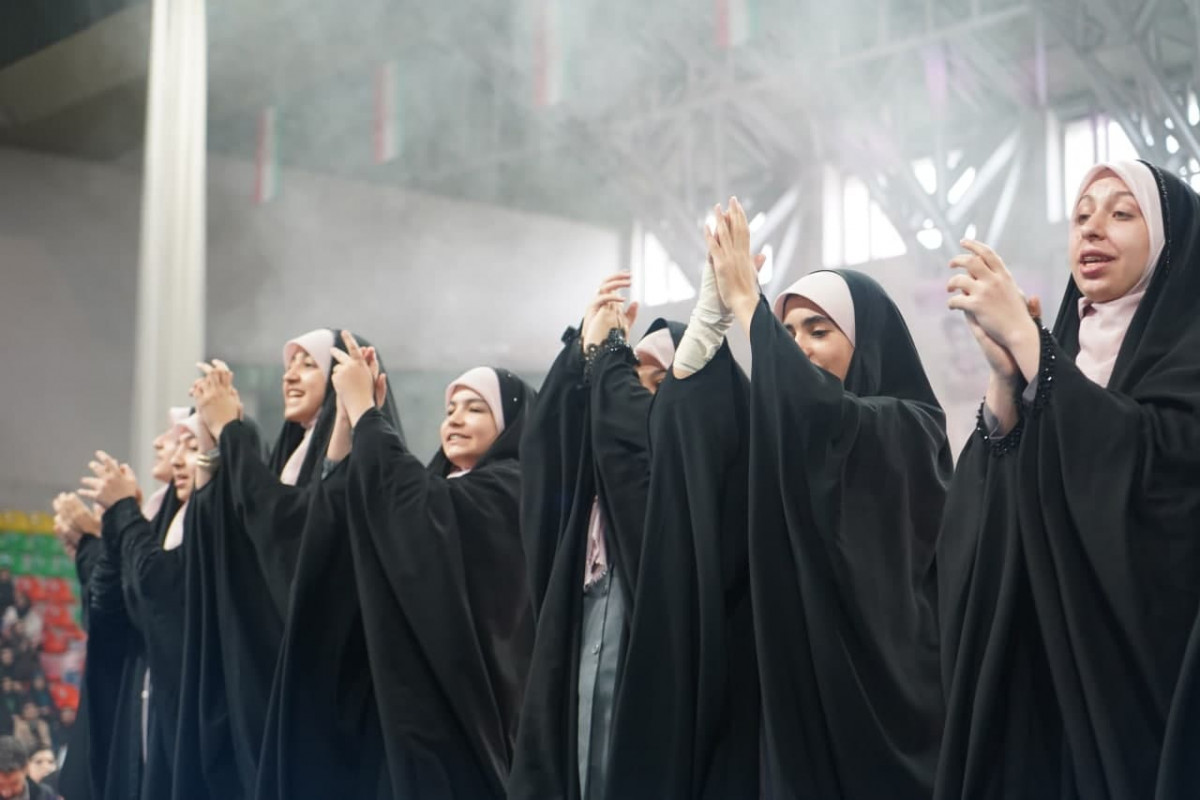 جشنی با عنوان «دخترم افتخار ایران» در سالن شش هزار نفری انقلاب زنجان برگزار شد