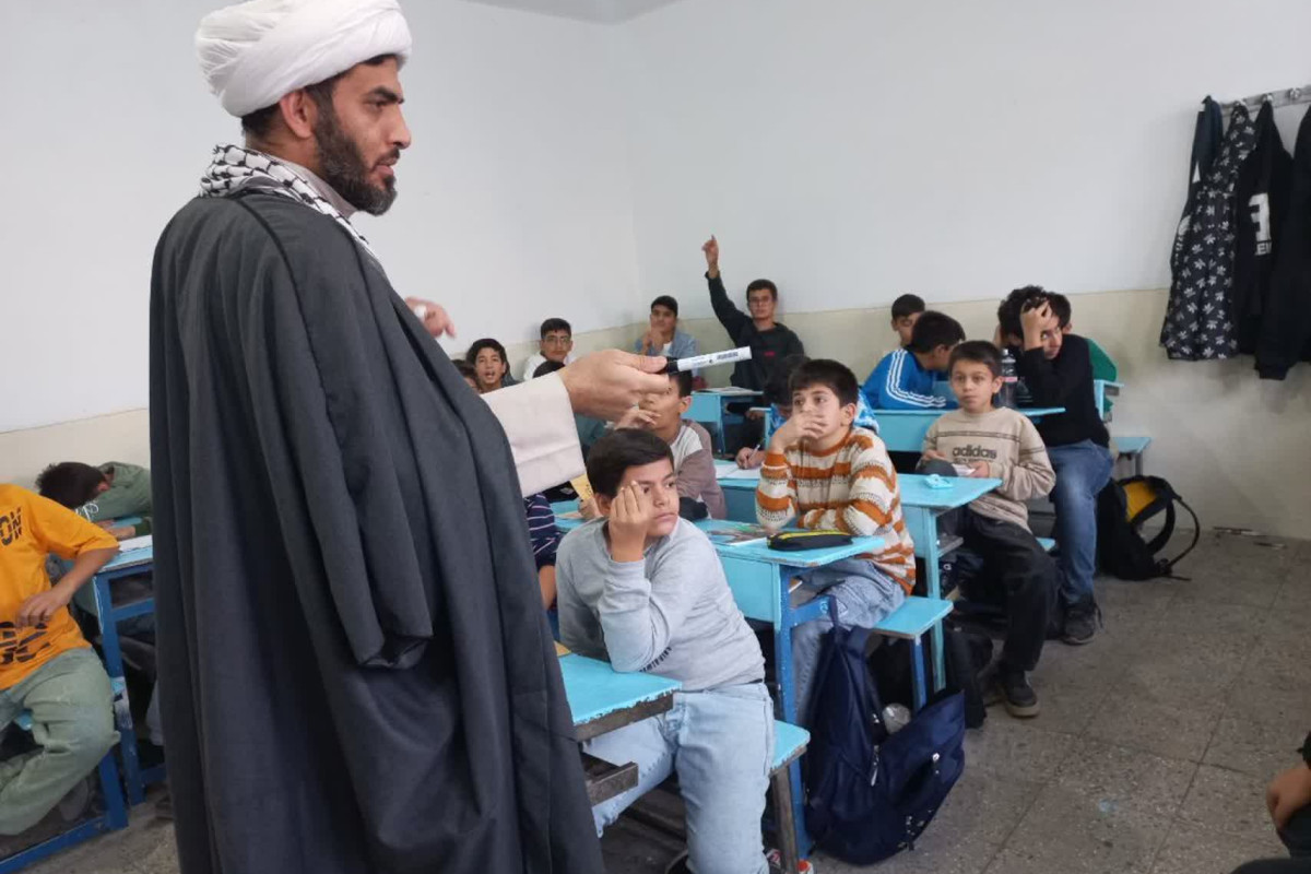 برگزاری گفتمان «دین و انقلاب» در مدرسه  علوم و معارف اسلامی صدرا - شهرستان کنگاور