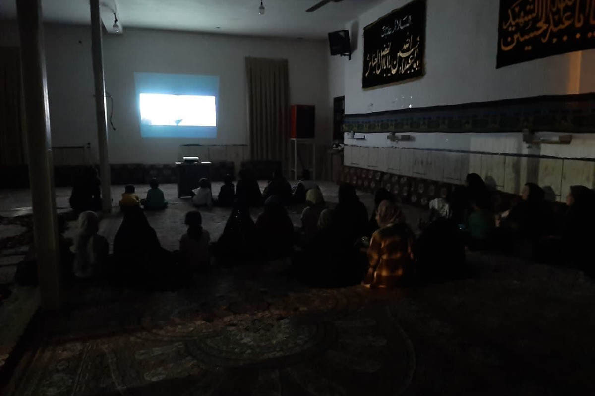 اکران فیلم سینمایی «غریب» در شهرستان مهران