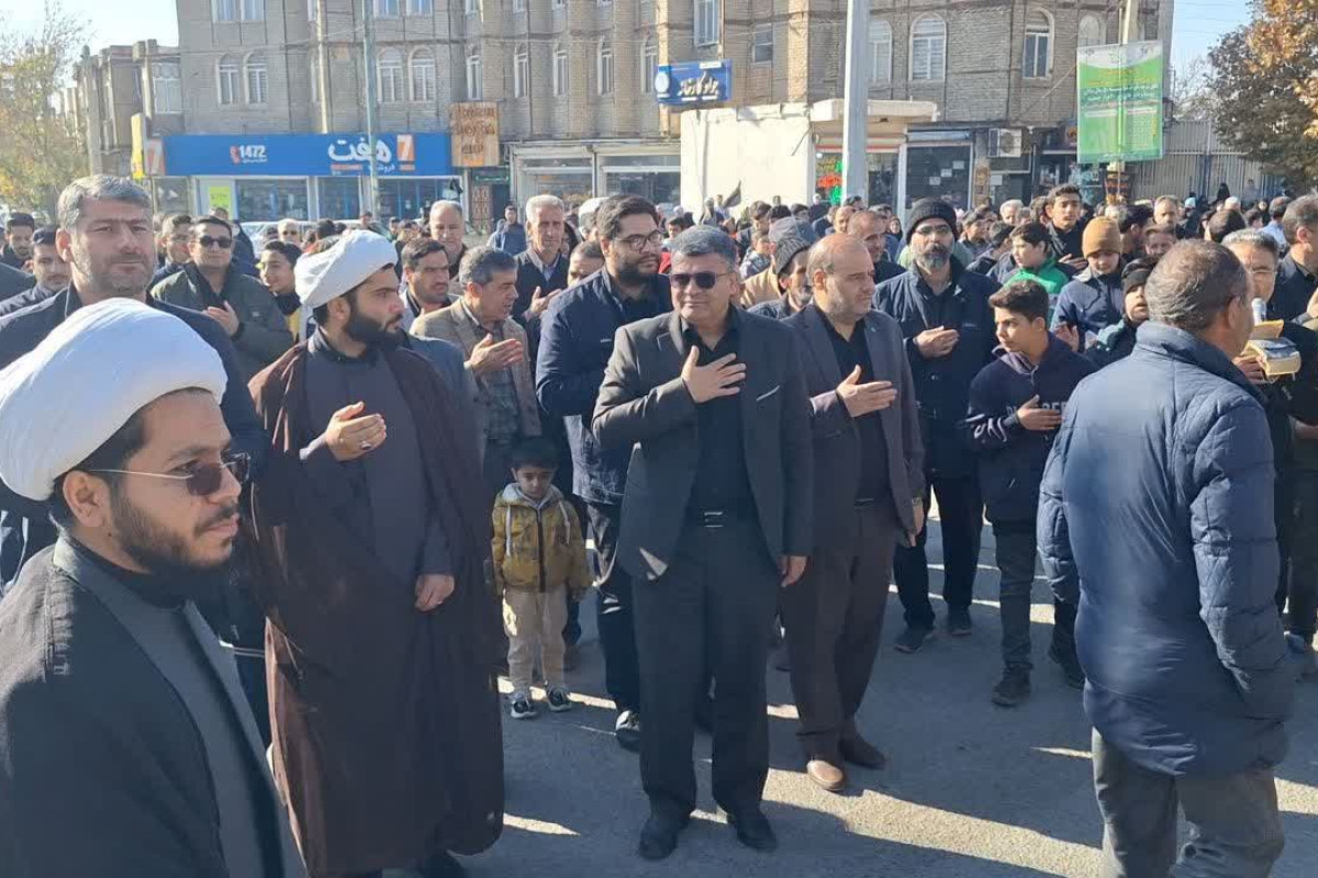 حضور پرشور مردم مؤمن، روحانیت معزز، امام جمعه، فرماندار، هیئت امنای مسجد جامع، فرهنگیان، دانش‌آموزان و نیروهای انتظامی و راهور شهرستان کنگاور
