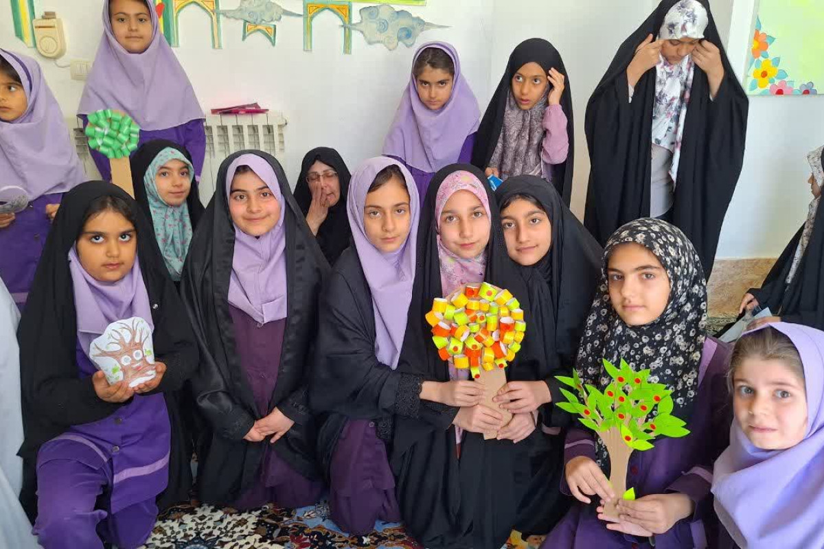 برپایی ایستگاه نقاشی کودکان و نوجوانان با محوریت نهضت زندگی با آیه ها در شهرستان بدره