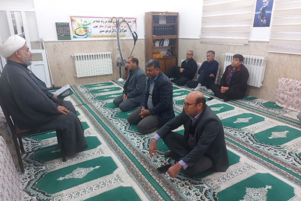 اجرای طرح زندگی با آیه‌ها در ادارات شهرستان بدره