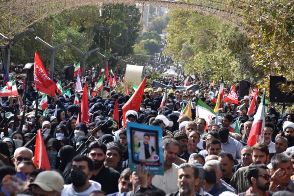 سنندج یکپارچه «جان‌فدا» شد؛ شیعه و سنی در میدان دفاع از انقلاب