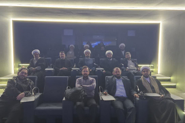 بازدید از نمایشگاه «روایت نهضت»