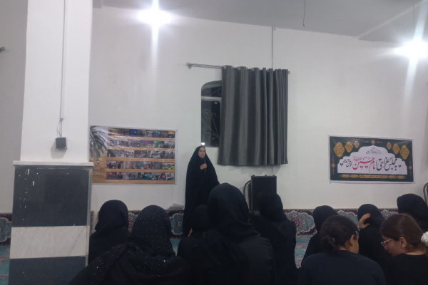 برگزاری مراسم پرده خوانی محرم در هیئت خواهران روستای دولگلاب، شهرستان بدره
