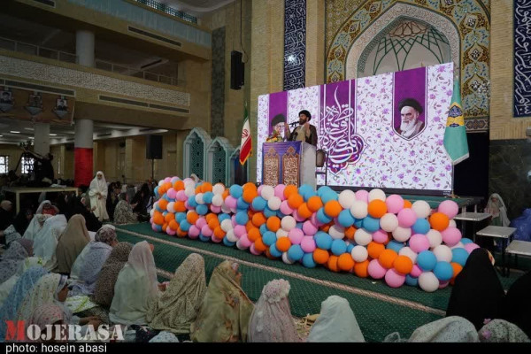 «دخترانه‌ترین نماز جمعه» سال در زنجان برگزار شد