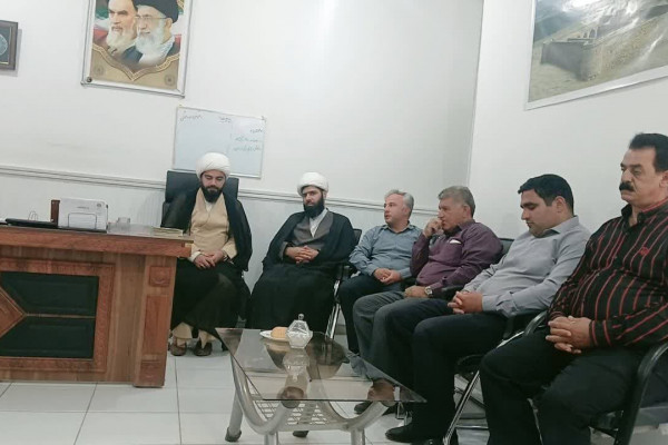 تقدیر از کارمندان فعال طرح زندگی با آیه ها در مهران