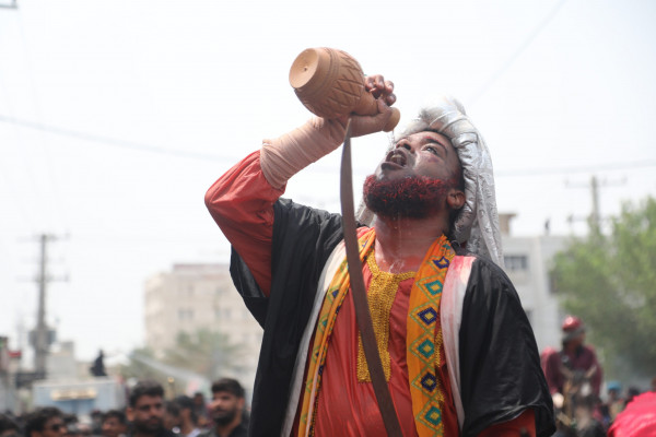 «شیر و کُتل» رسم ۴۰۰ ساله مینابی‌ها در روز عاشورا