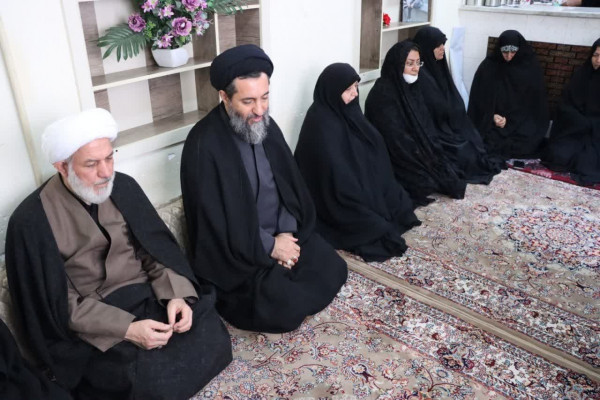 ملاقات حجت الاسلام حسینی با خانواده کودکان شهید جنگ ۱۲ روزه