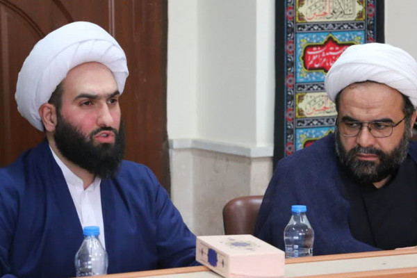دیدار معاونان فرهنگی با ماموستا صالح‌زاده در سقز
