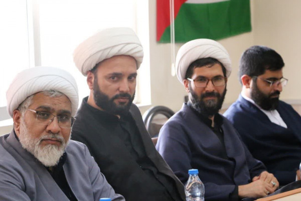 دیدار معاونان فرهنگی با ماموستا صالح‌زاده در سقز