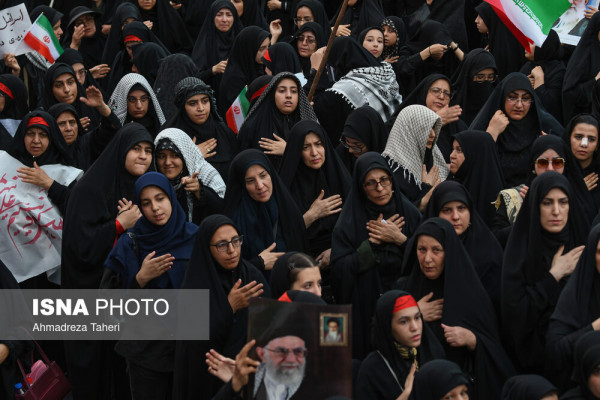 حضور دختران و بانوان در اجتماع عظیم مردمی عصر عاشورا « یوم الحسین ع»