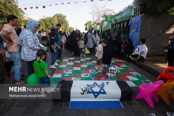 Kilometer-long Ghadir March in the Provinces