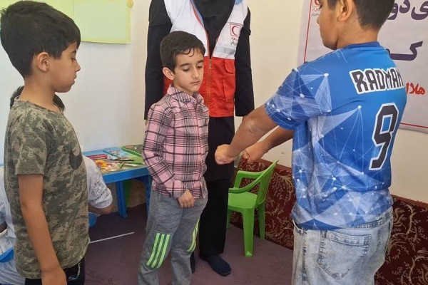 برپایی ایستگاه نقاشی هفته وحدت در شهرستان بدره