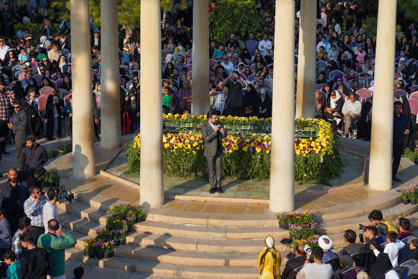 Celebración de Mahfel en el mausoleo de Hafez en Shiraz