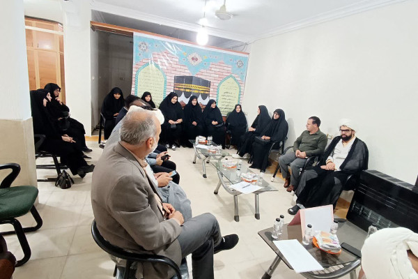 نشست رئیس اداره امور قرآنی استان ایلام با فعالان قرآنی شهرستان بدره