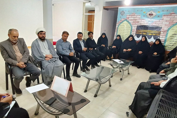 نشست رئیس اداره امور قرآنی استان ایلام با فعالان قرآنی شهرستان بدره
