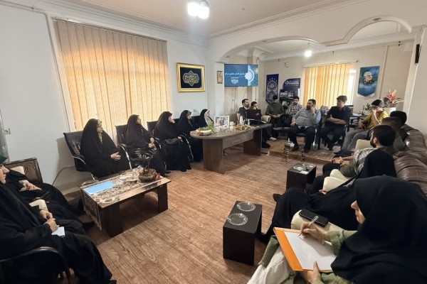 بر نقش بانوان و فعالان جهادی در فضای مجازی تاکید داشتند